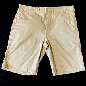 GAP khaki shorts